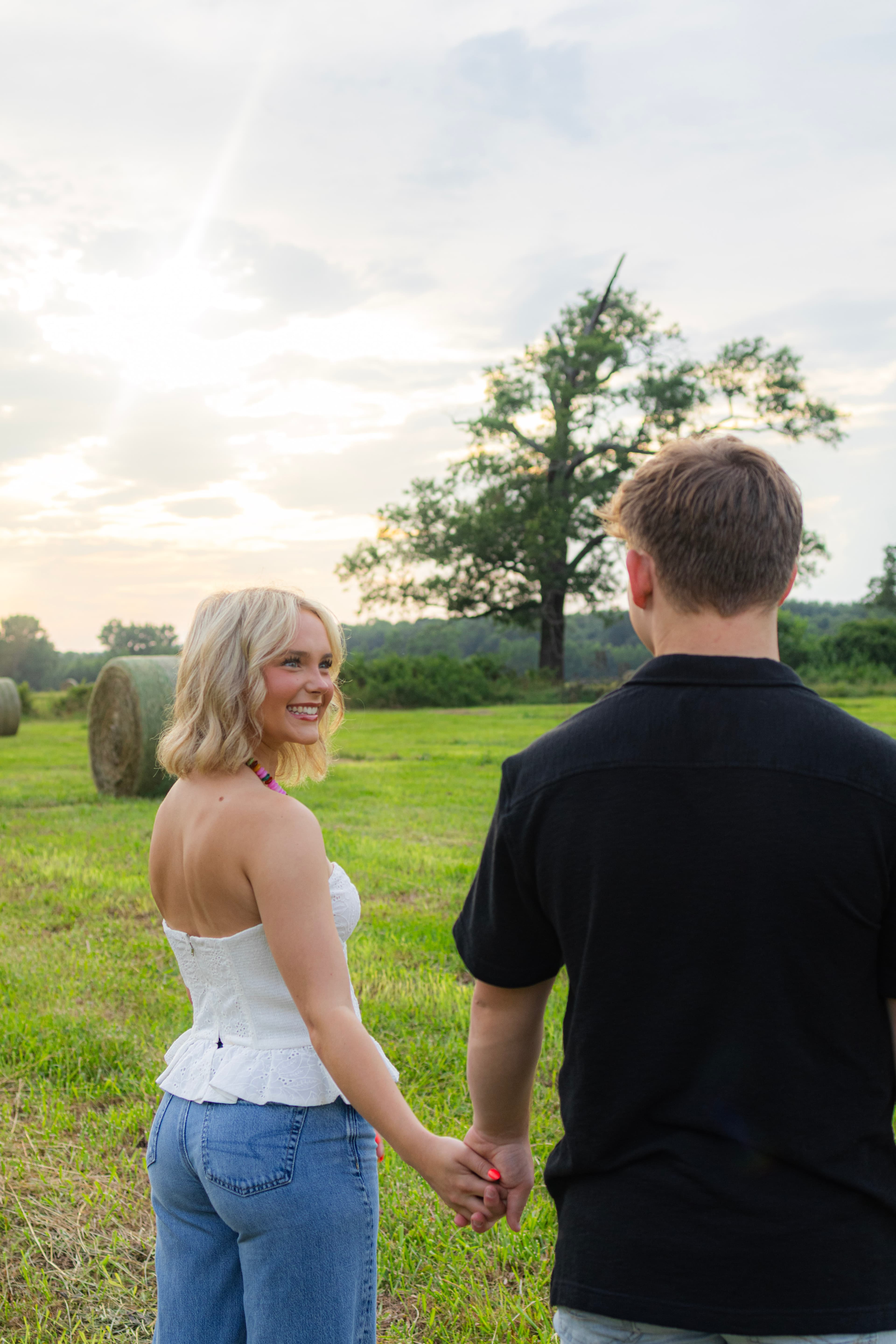 Outdoor couple portrait with a relaxed natural feel